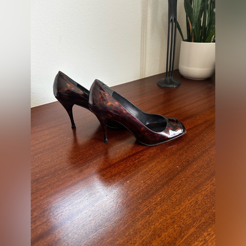 Stuart Weitzman Patent Tortoise Shell Peep Toe Pu… - image 3